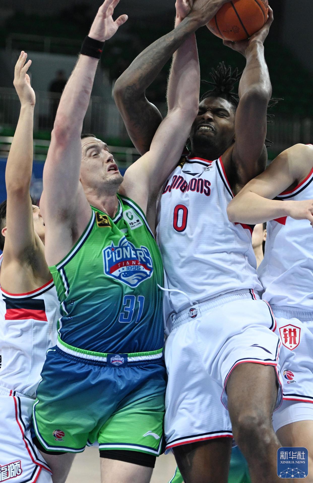 雷竞技-关于广州队训练开放日，国际比赛日单刀错失引欢呼，CBA常规赛在即，身体对抗强度拉满的信息-雷竞技