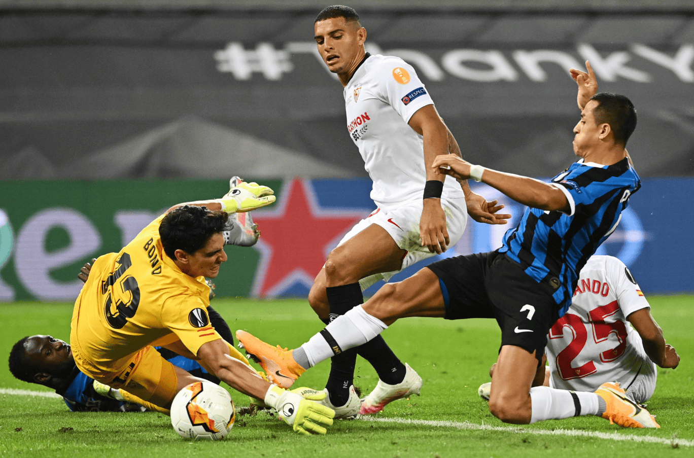 雷竞技-关于里程碑夜塞维利亚止住颓势；西甲赛后刷纪录；质疑声仍在；医务组通报恢复的信息-雷竞技